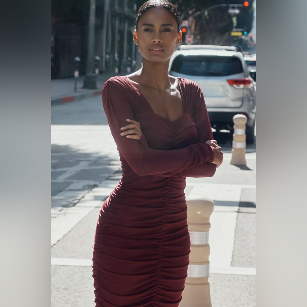 By Anthropologie Long-Sleeve Ruched Slim Midi Dress Pre Owned Burgundy Plum M - Picture 4 of 7